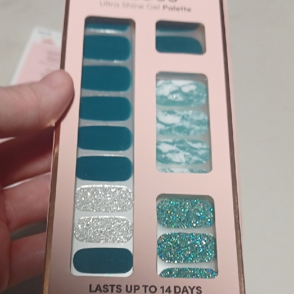 Dashing Diva Gloss Gel Nail Strips Set - Picture 5 of 6